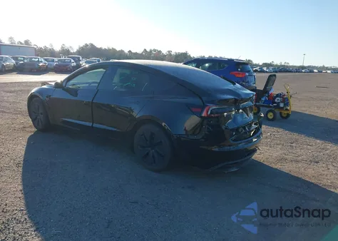 2025 Tesla Model 3 Long Range Rear-Wheel Drive/Standard Rear-Wheel Drive z USA, uszkodzony, nr VIN 5YJ3E1EA2SF070187